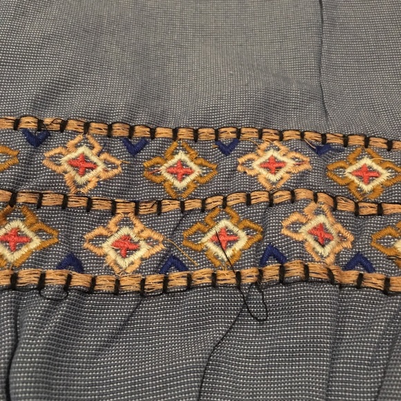 Embroidered long sleeve blouse with ties - Picture 4 of 5